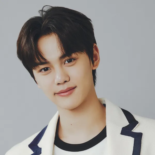 ZEROBASEONE キム・ギュビンの 2023年8月30日 に公開された広告写真を