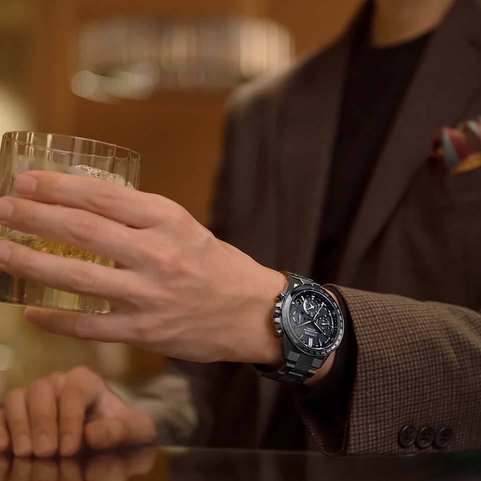 シチズン アテッサ CC4055-65E】ブラックチタンとサファイアベゼルの