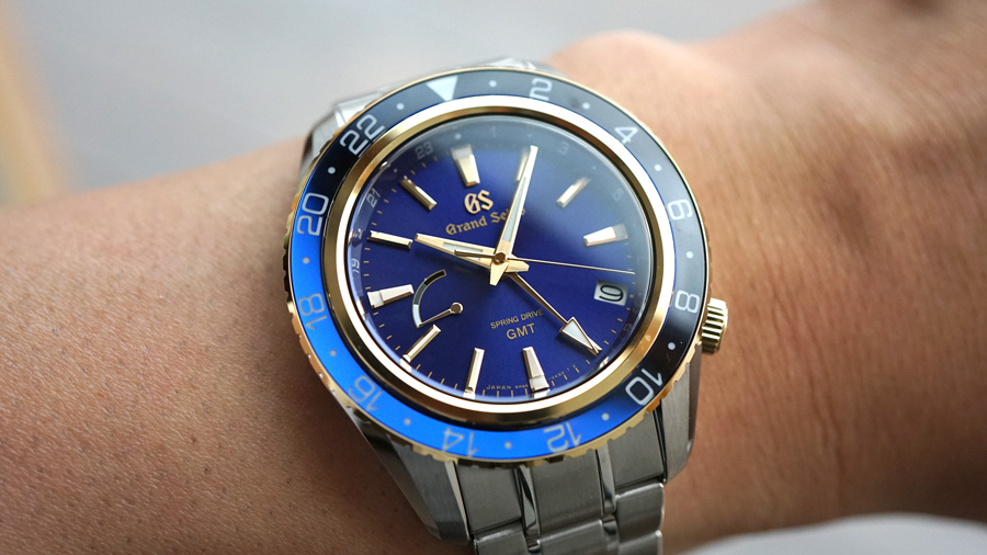 青と金の組み合わせが映えるワケとは？おすすめのブルー×ゴールド