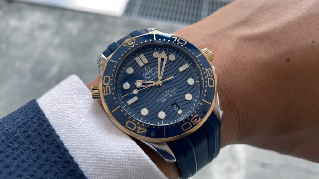 青と金の組み合わせが映えるワケとは？おすすめのブルー×ゴールド