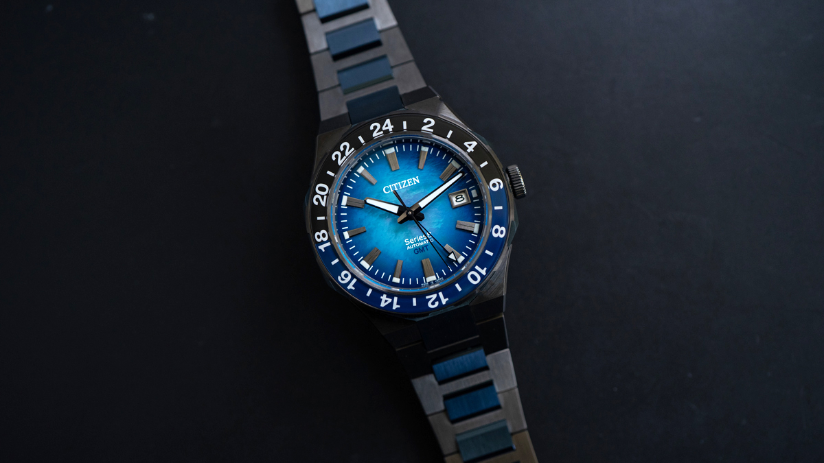 シチズン100周年記念 限定モデル】ブルーグラデーションの白蝶貝