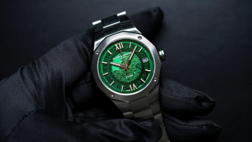 ボーム＆メルシエよりスモーキーグリーンの美しさが際立つ『リビエラ