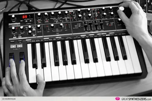 Sintetizador Analógico Novation Bass Station Ii 25 Teclas