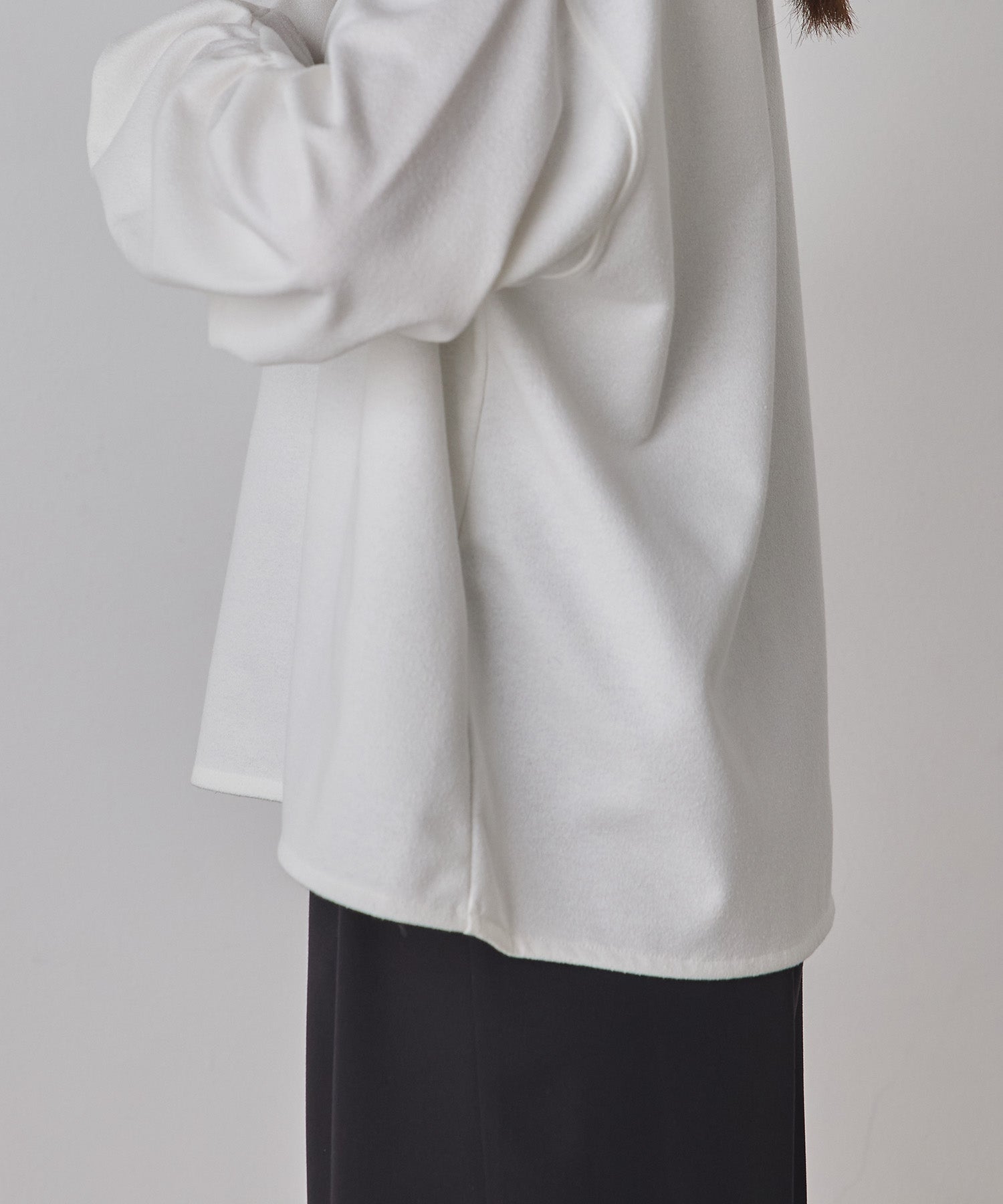 ブークレ 深Vネック ボリュームスリーブトップス