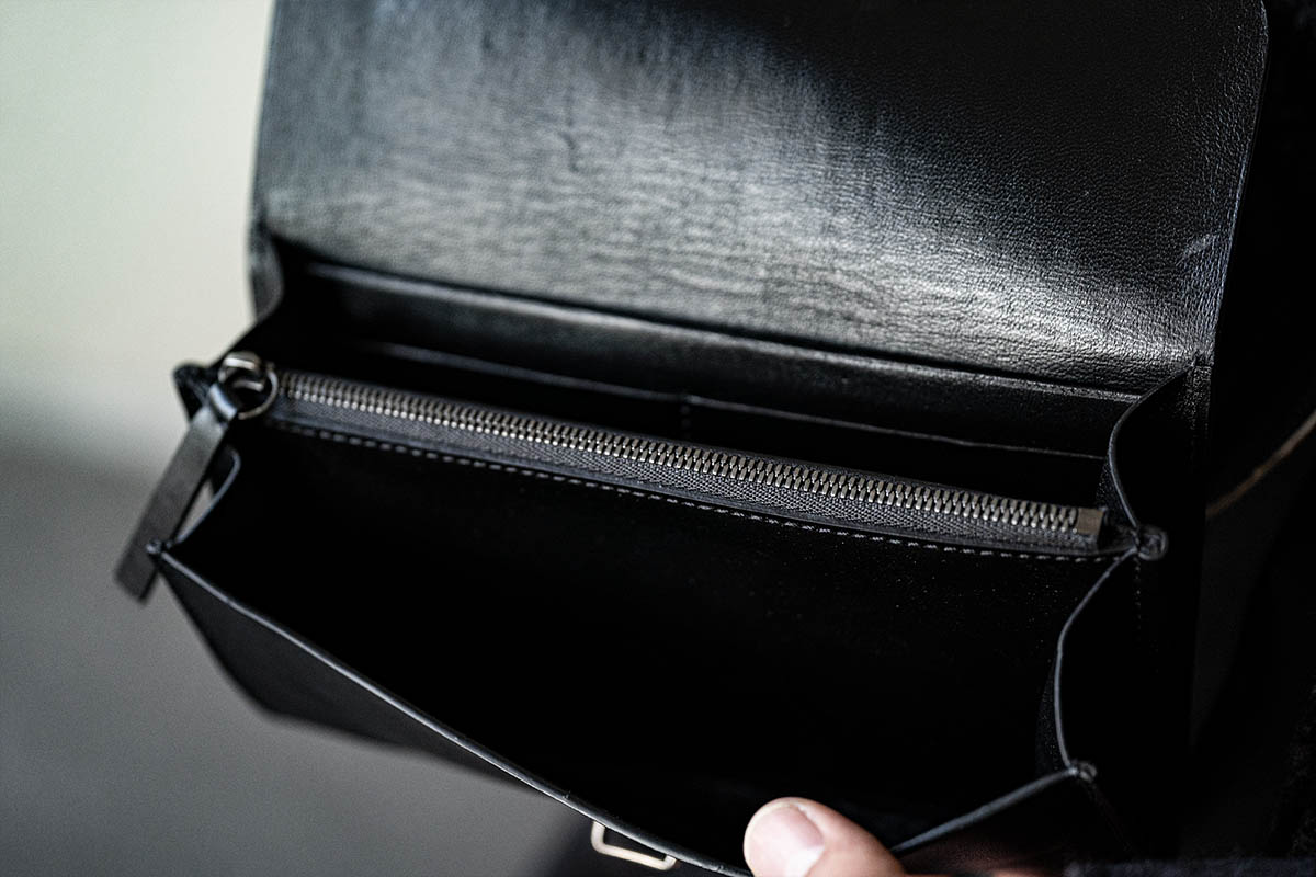 アン・ドゥムルメステール 定番レザーウォレット&カードケース | HUES