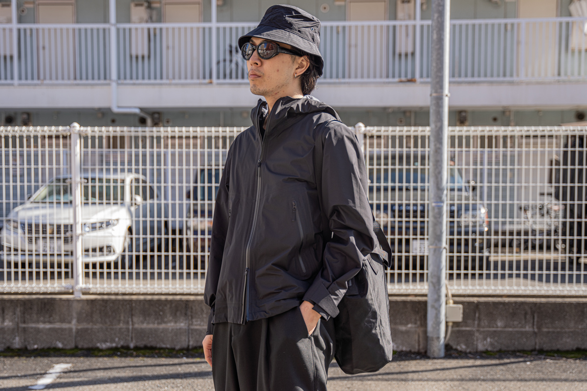 アークテリクスヴェイランスの MONAD SEQUE RE-SYSTEM TOTE | HUES