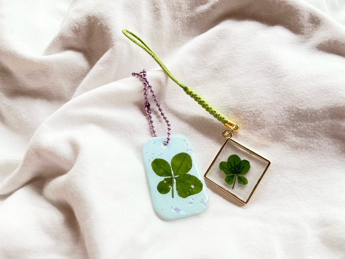 四つ葉のクローバー”を探して、自分だけの「幸運のお守り」を作ろう