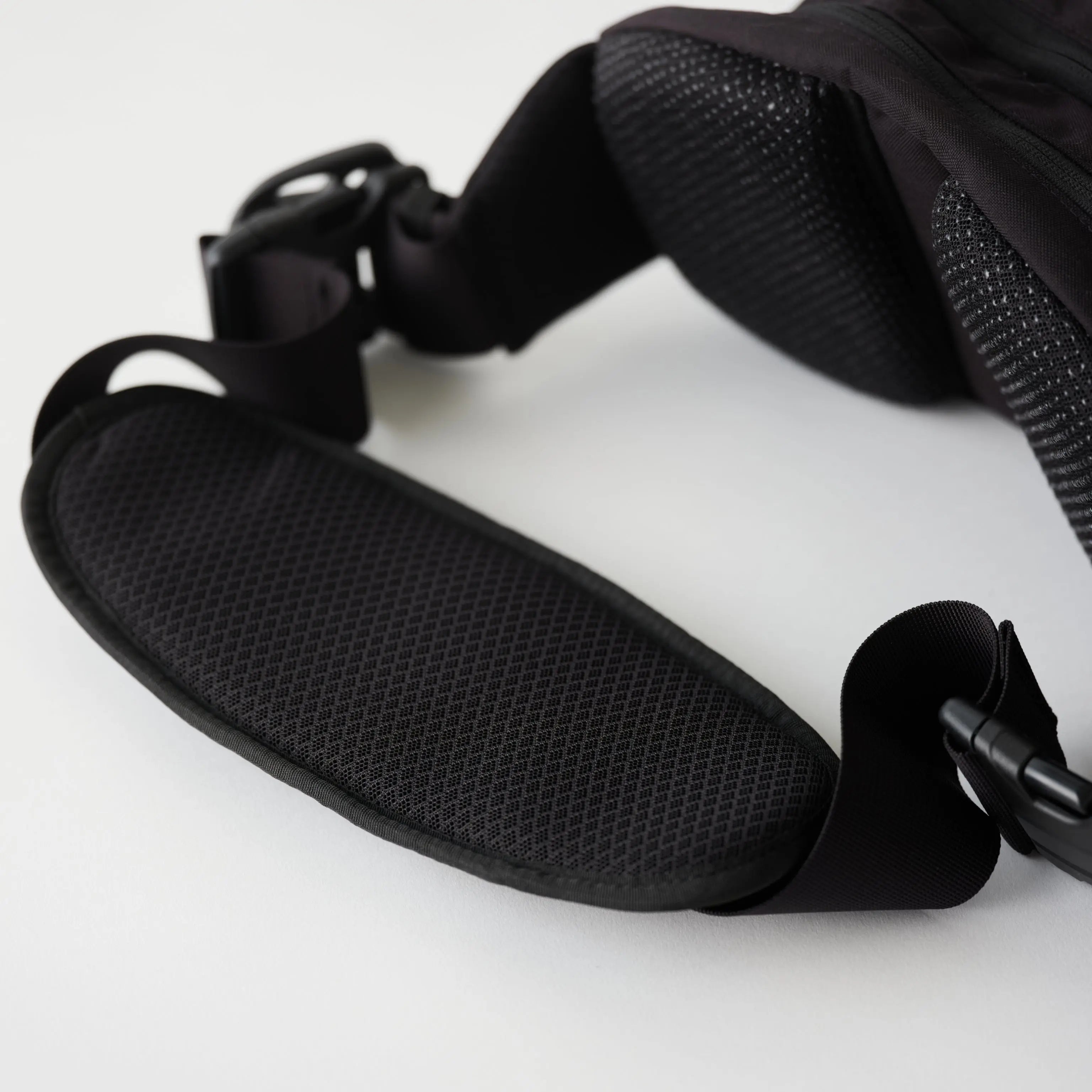 ヒップシート（ブラック）Hugoo®︎（ハグー）公式｜世界中のデザイン賞