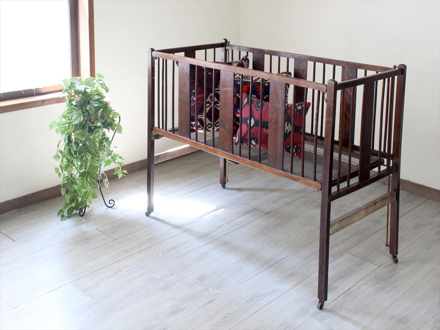 イギリスアンティーク ベビーベッド 折り畳み式 W123×H99×D64cm