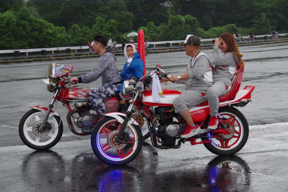 ホーク2 バブ 三段シート 模様入り 現在シート金具なし ホーク2 バブ