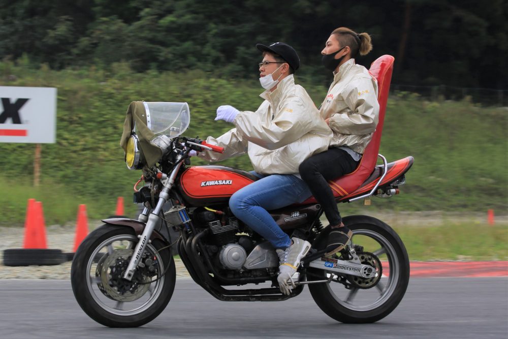 ゼファー400x 三段シート カワサキ カイ用(純正品)｜売買された