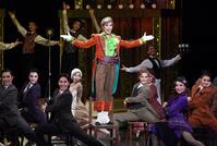 宙組スター・水美舞斗主演『RED STONE』大阪公演が開幕 輝く