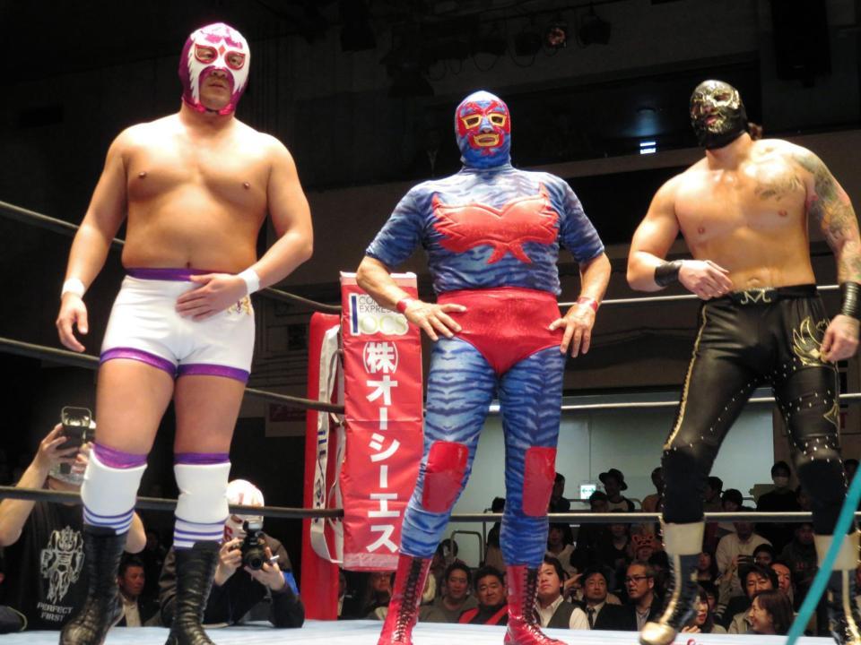 67歳ドス・カラス、次男と編隊飛行で勝利！初代虎との夢対決を熱望