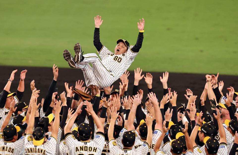 阪神タイガース ボブルヘッドフィギュア 岡田監督 2023年 リーグ優勝