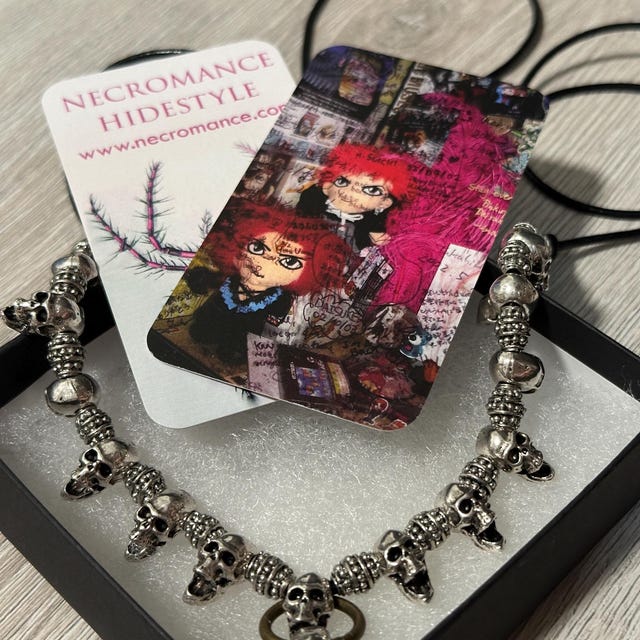 ネクロマンス ハイドスタイル スカルネックレス：レザーコードに