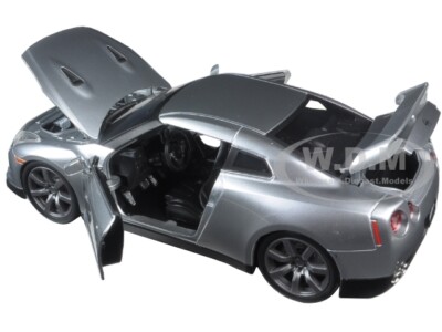 BRIAN'S NISSAN GT-R (R35) SILVER 