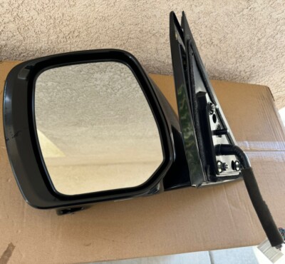 2011 - 2013 INFINITI QX56 LEFT DRIVER SIDE MIRROR W/ CAMERA WHITE