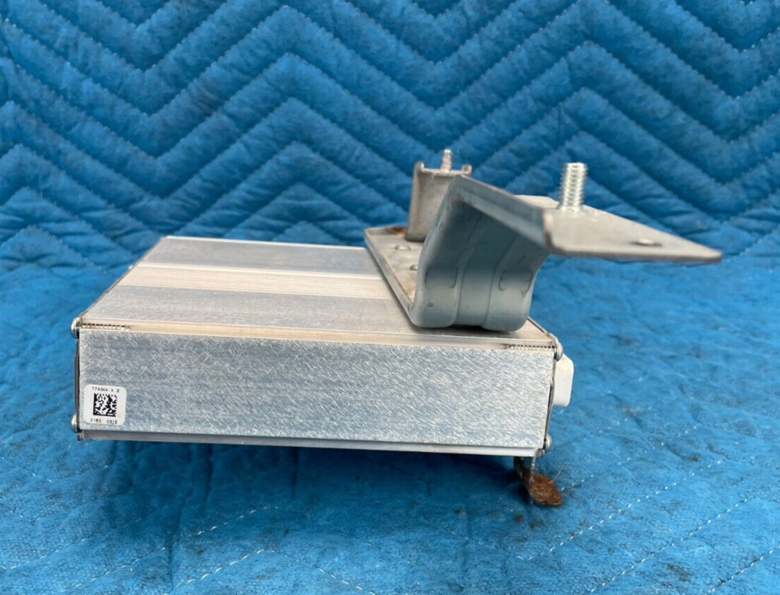 Toyota Land Cruiser Stereo Component Amplifier w/ Bracket 86280