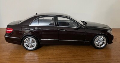 Minichamps Mercedes E-Class Klasse w212 1/18 Cuprit Brown MB Promo