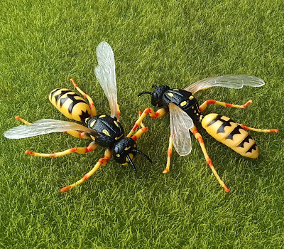 Large Wasp Bee Hornet Fairy Garden Lawn Decor Lifelike Figurine
