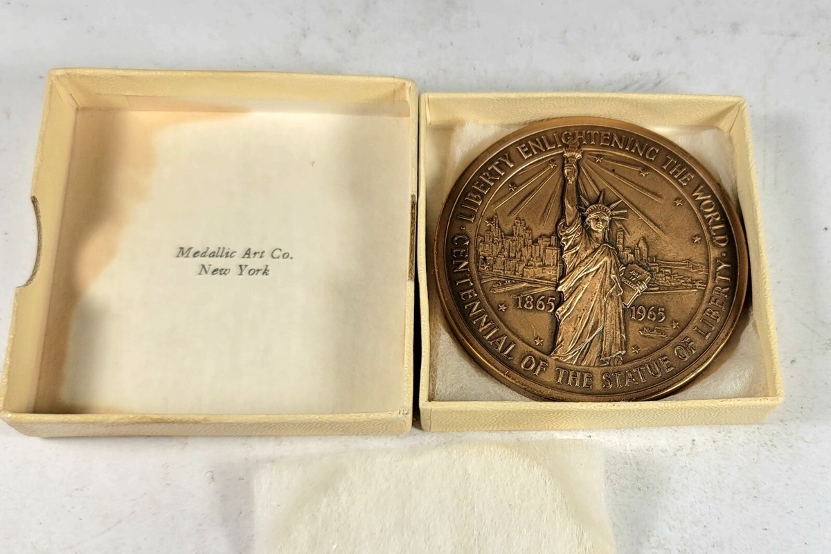 1965 Bronze STATUE OF LIBERTY /FEDERAL HALL 2.5