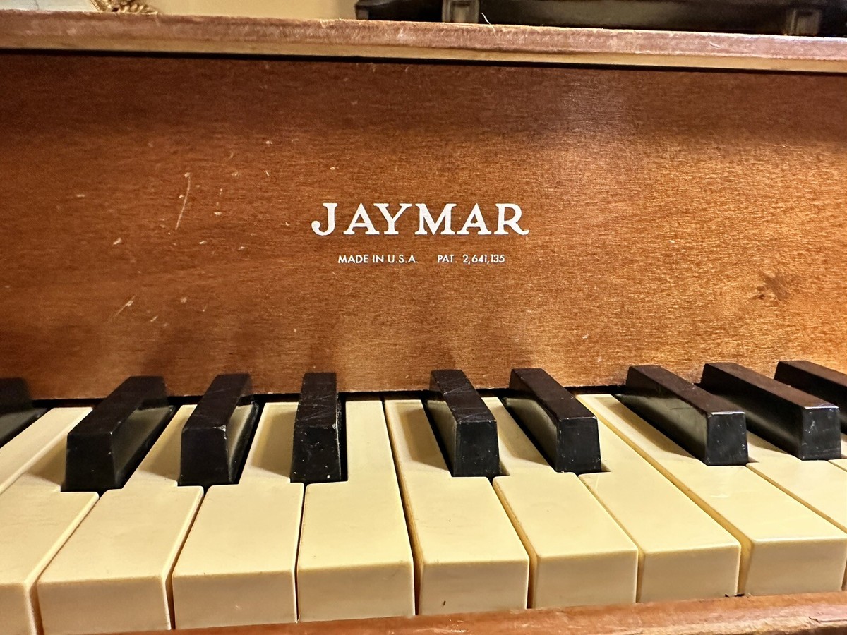JAYMAR VINTAGE TOY PIANO 20