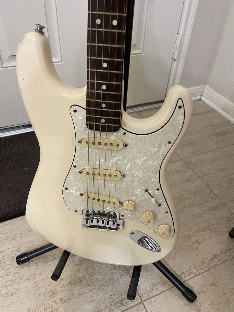 Fender Mexican White Stratocaster Electric Guitar | eBay