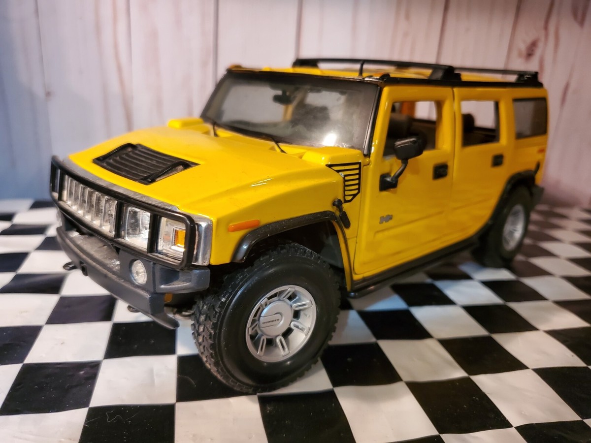 Maisto 2002 Hummer H2 SUV 4x4 1:18 Scale Diecast Model TrucK