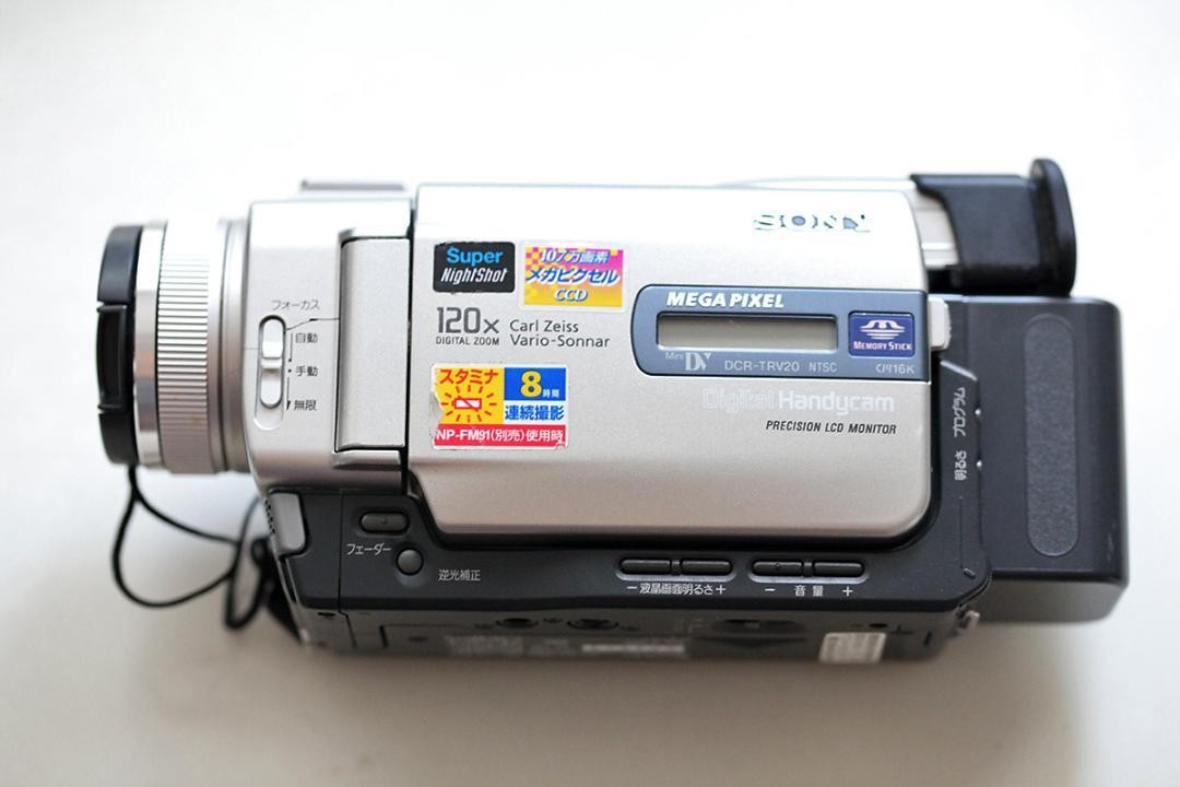ソニー ビデオカメラDCR-TRV20ミニDVテープ仕様機 作動機 若干画面劣化
