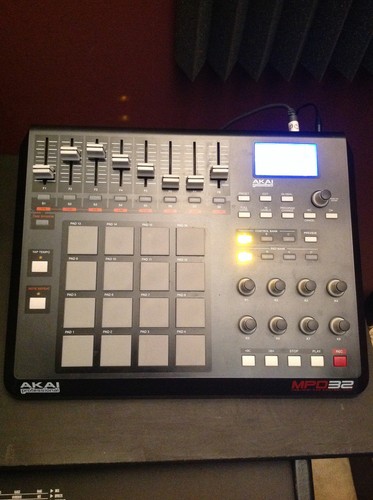 Akai Professional MPD32 USB/Midi MPC Pad Controller for sale