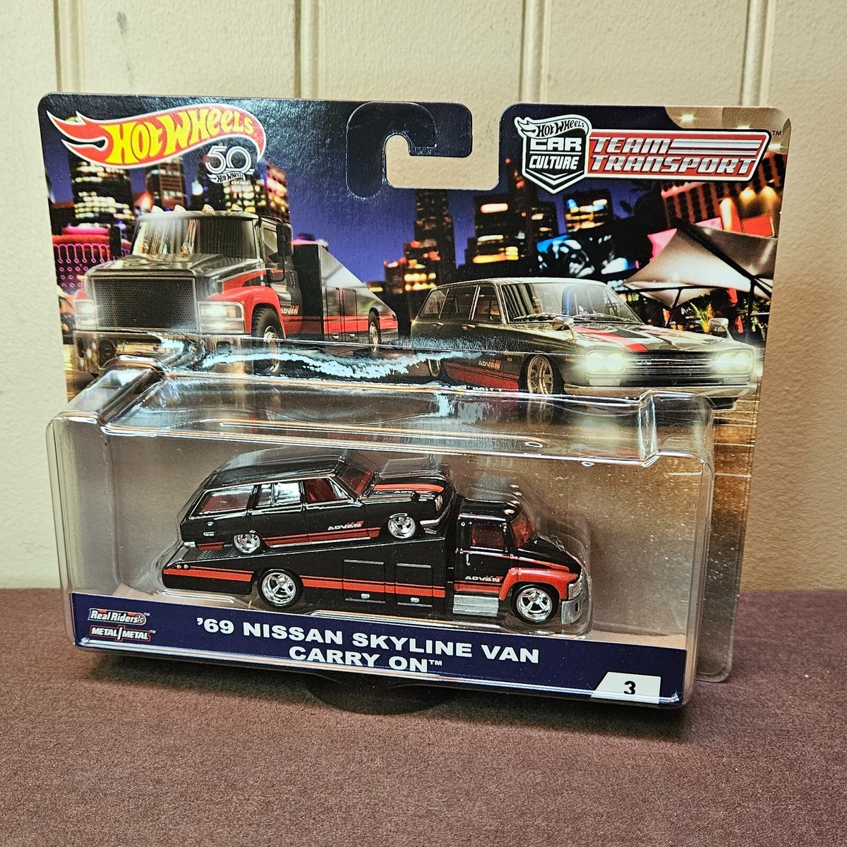 Hot Wheels Car Culture Team Transport '69 Nissan Skyline Van/Carry