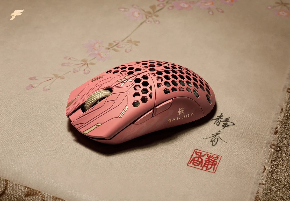 Finalmouse Ultralight ULX x Sakura Limited Edition - All Sizes