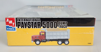 AMT ERTL International Paystar 5000 Dump Truck 1/25 Model Kit