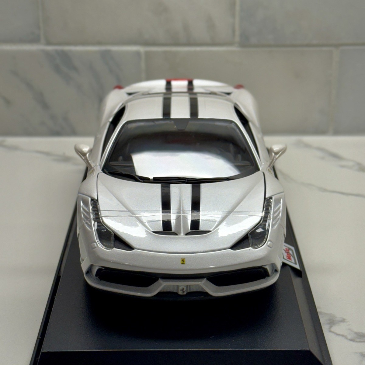 Maisto Ferrari 458 Speciale Pearl White 1/18 Scale Diecast Model