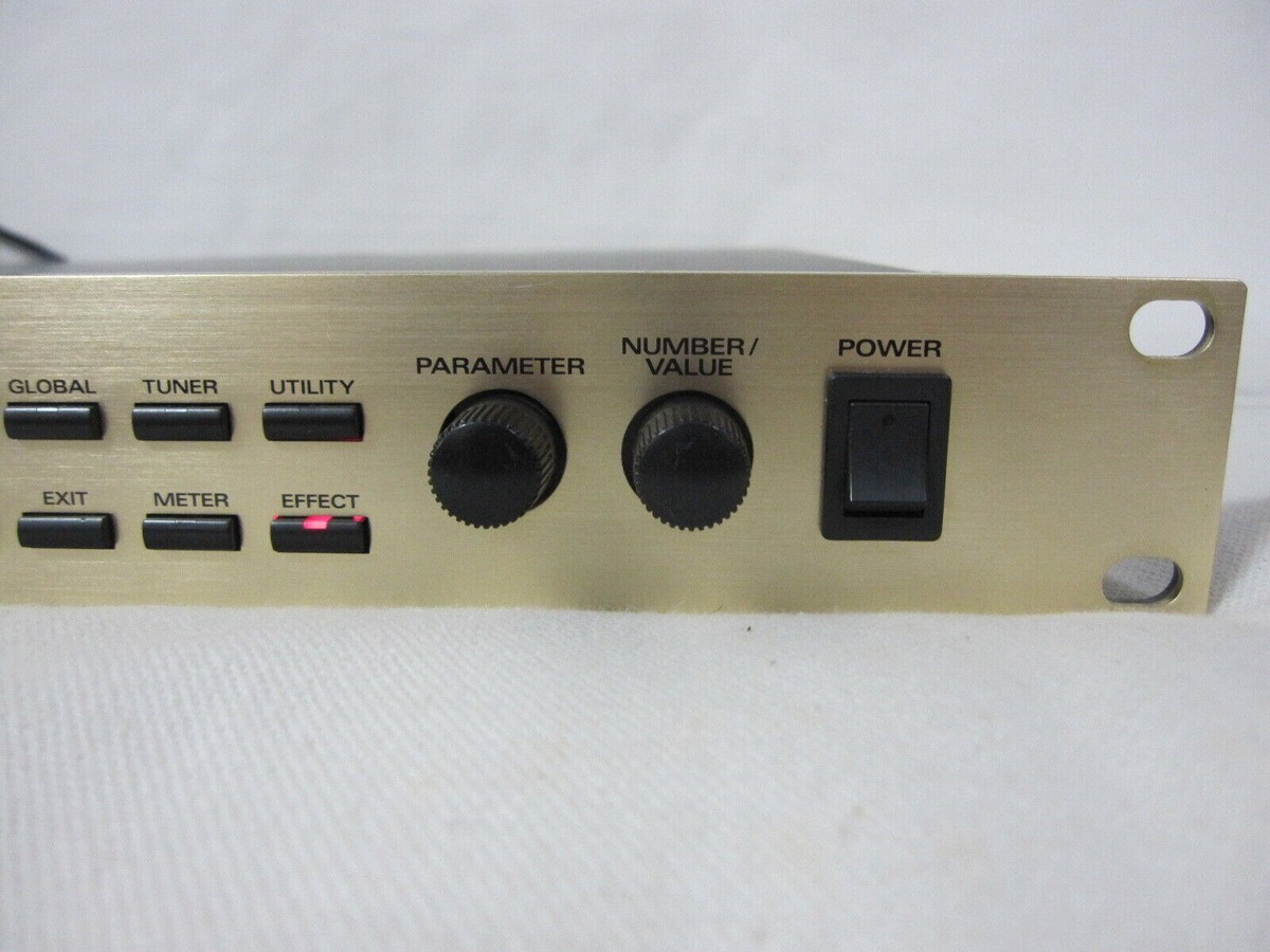 Roland GP-100 Guitar Preamp / Processor Multi Effector 1U Rack