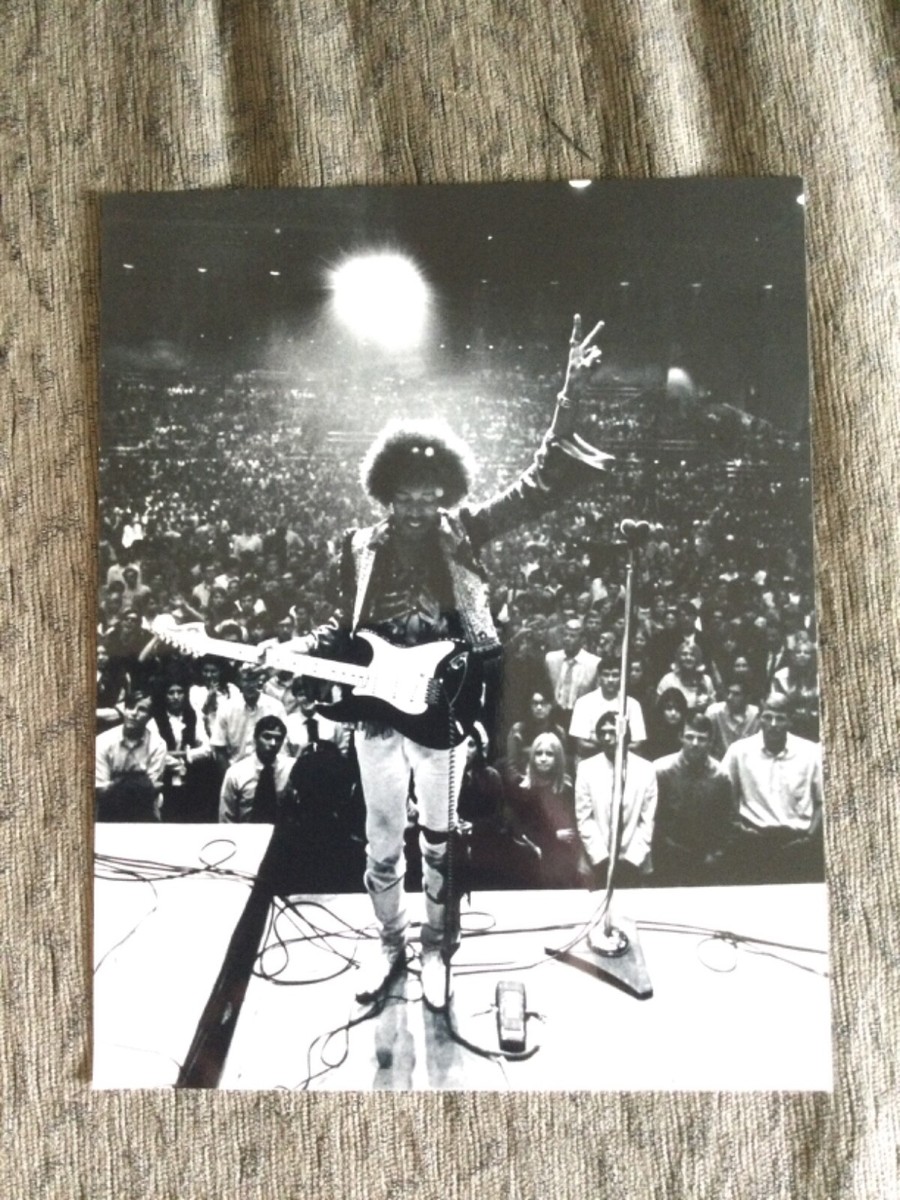 JIMI HENDRIX Iconic moment on stage legendary music concert 8x10