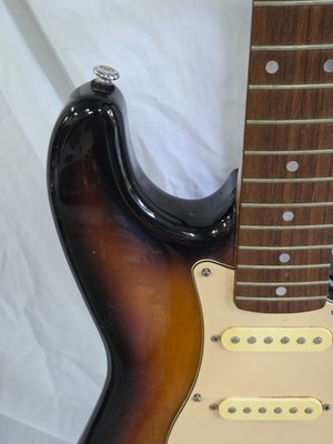 Squier by Fender Stratocaster Standard Series – Sunburst – Project