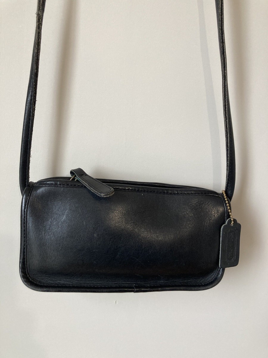 VINTAGE/ RARE COACH BLACK ZIPPERED POUCH CROSSBODY BAG/PURSE 9655