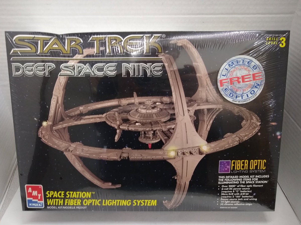 AMT Ertl 8764 Star Trek Deep Space Nine Space Station w Fiber
