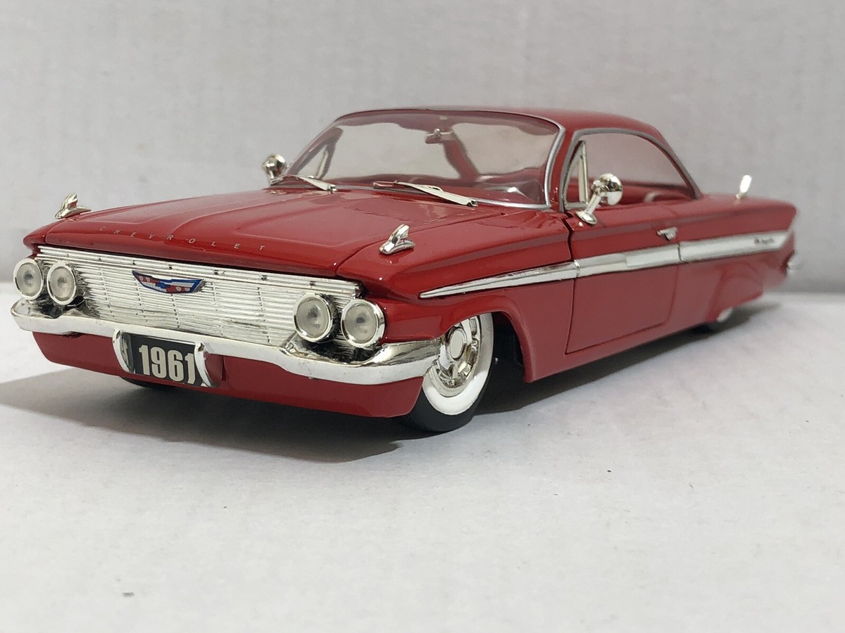 JADA SHOWROOM FLOOR 1961 CHEVY IMPALA RED 1:24 DIECAST MODEL CAR