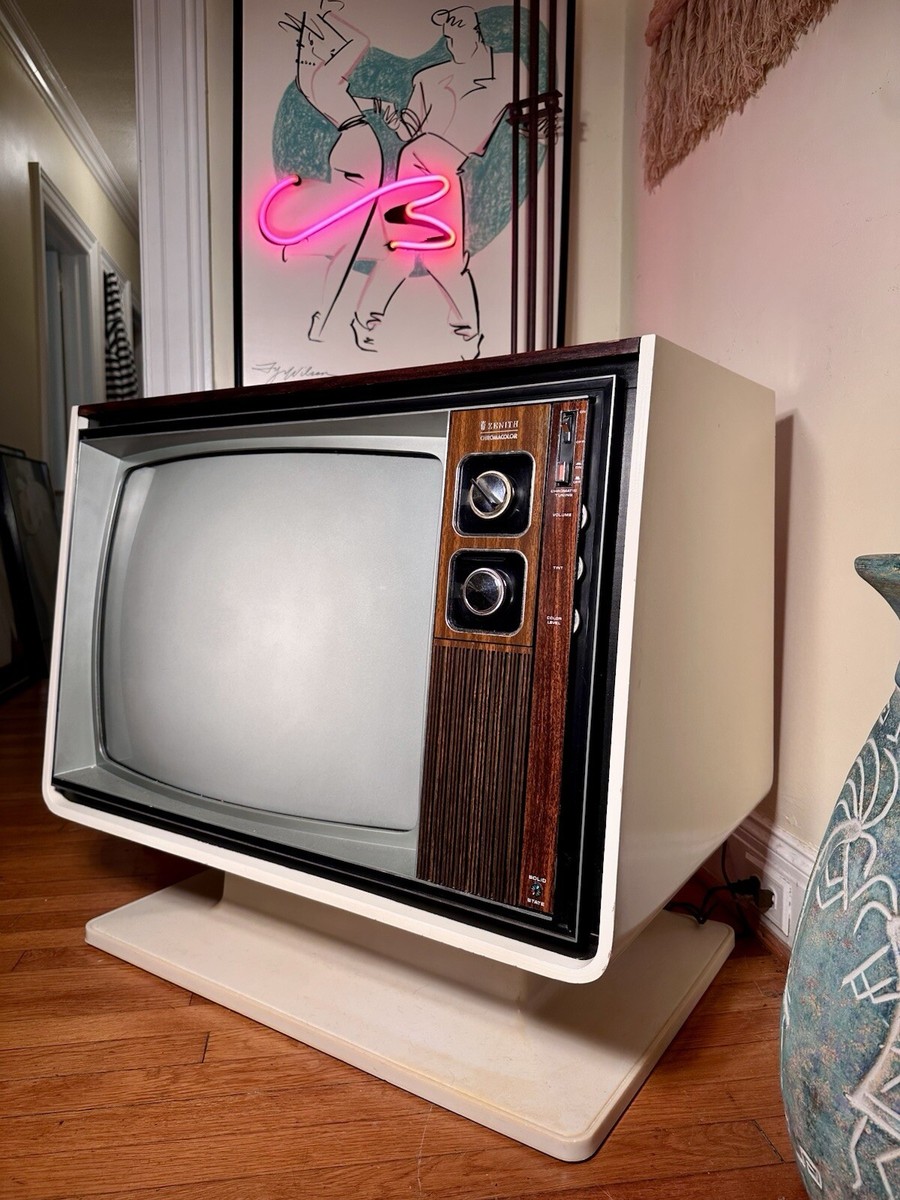 Zenith CHROMACOLOR Vintage Video Game TV Retro Space Age Platform