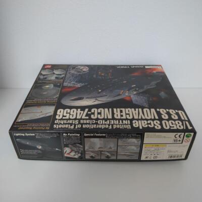 Star Trek NCC-74656 U.S.S. VOYAGER 1:850 1/850 Scale Model kit