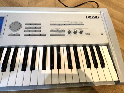 Korg Triton 61 key Synthesizer Music Workstation keyboard Music