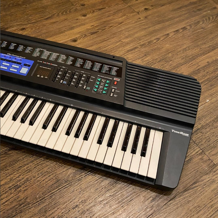 CASIO 61-key keyboard CASIO CT-655 Battery-powered Includes stand