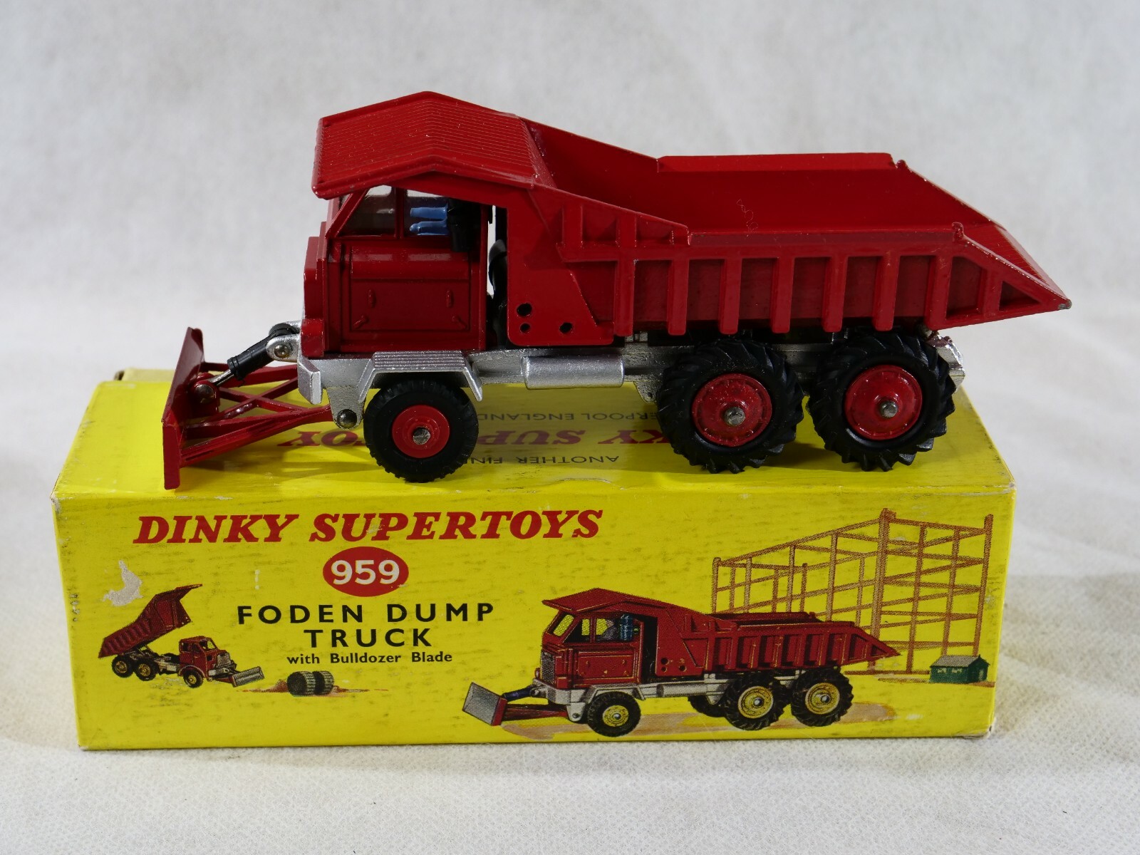 Dinky 959, Foden Dump Truck/Bulldozer - Free Price Guide & Review