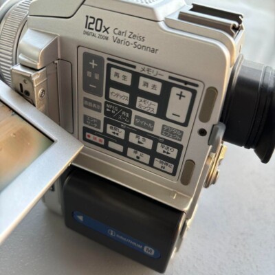 Sony Handycam DCR-PC110 Mini DV Hybrid Camcorder Nightshot 2.5 inc