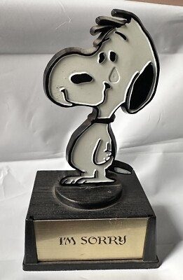 Vintage 1958 Peanuts Snoopy Hero Ribbon AVIVA Trophy 