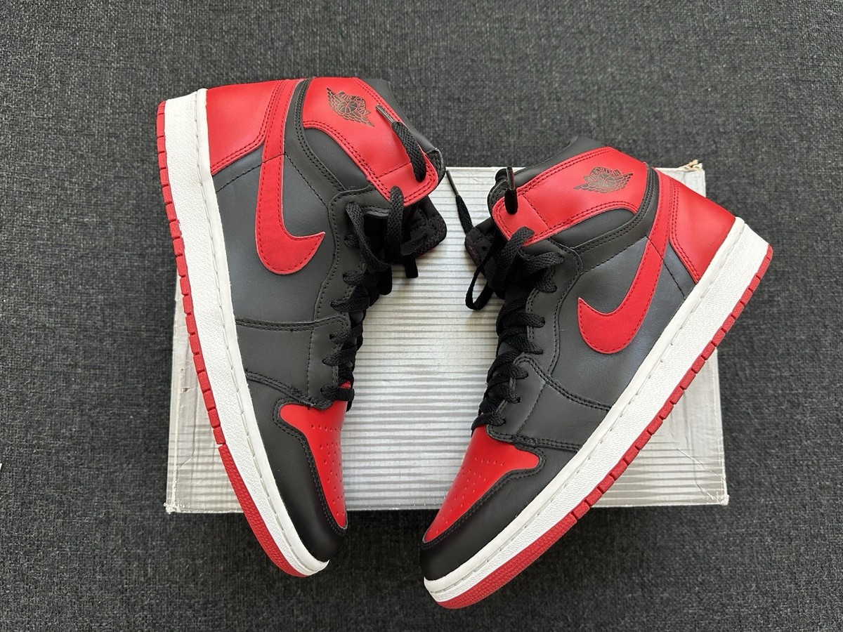 Nike Air Jordan 1 Retro Bred, 2001 Sz-11. Numbered 03507 of 38345