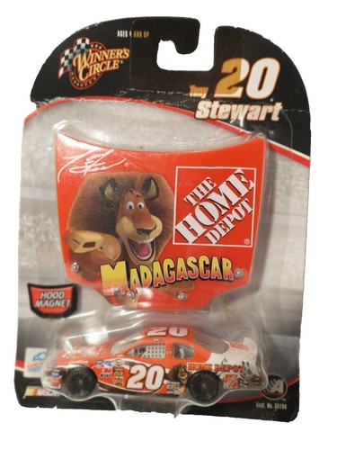 Winners Circle Elliot Sadler #38 M&M NASCAR 2005 w/ Magnetic Hood