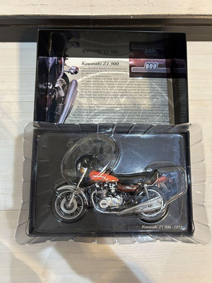 Minichamps 1/12 Kawasaki Z1 900 Orange/Black 1972 Kawasaki Figure